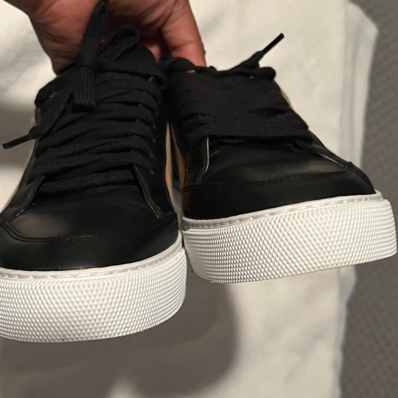 Burberry Sneakers size 9 - Picture 4 of 12
